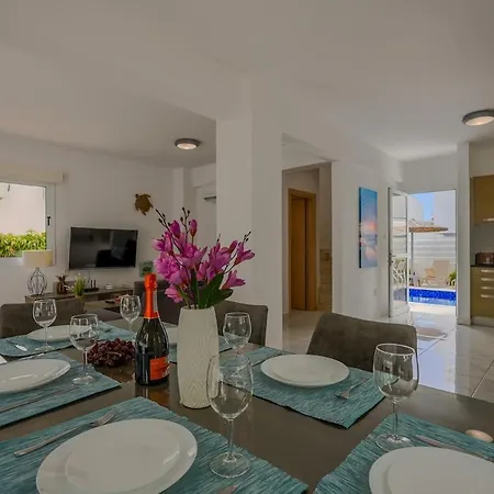 Nissi 17 With Private Pool *